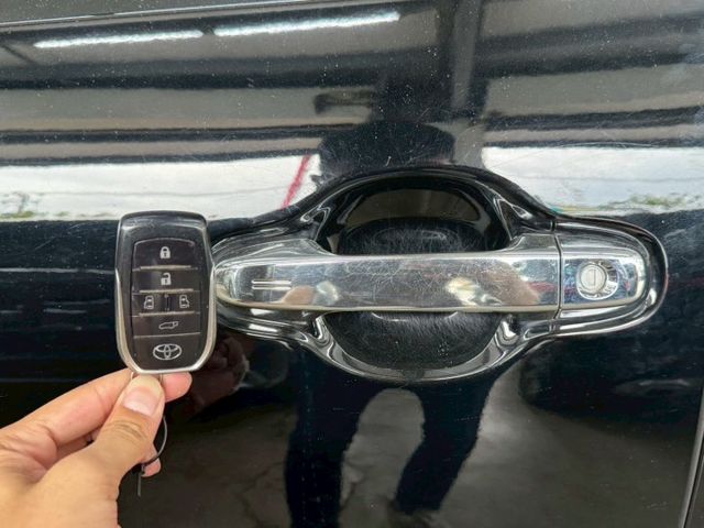 配備~I-KEY/摸門/360環景/車道偏離/怠速/ACC/雙電滑門/盲點/電尾門/雙電動座椅/JBL音響 (北安店)  第14張相片