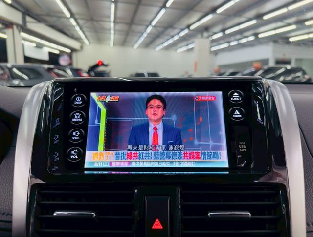 經典影音 配備~倒車顯影/衛星導航/數位電視/高低可調大燈 全車原鈑件 優質代步車 可全貸 (北安店)  第12張相片