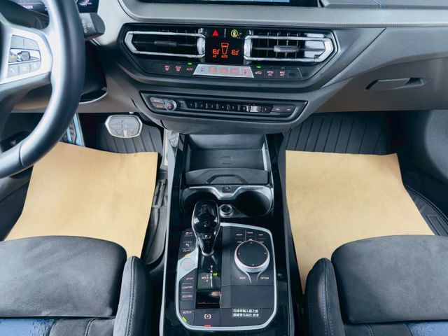 M版 配備~I-KEY/摸門/盲點/雙電動座椅/電動尾門/ACC/車道偏離/CARPLAY/無線充電板 (北安店)  第11張相片