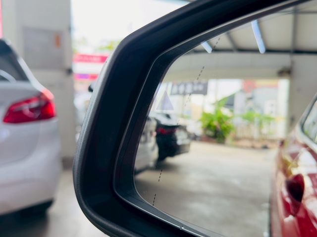 M版 配備~I-KEY/摸門/盲點/雙電動座椅/電動尾門/ACC/車道偏離/CARPLAY/無線充電板 (北安店)  第15張相片