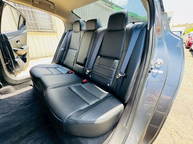 尊爵版 配備~I-KEY/摸門/360環景/盲點/ACC/車道偏離/CARPLAY/前後雷達/定速/恆溫 (北安店)  第5張相片