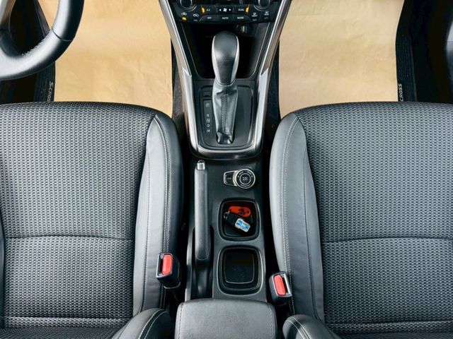 配備~I-KEY/摸門/全景天窗/360環景/怠速/ACC/車道偏離/換檔撥片/CARPLAY/自動煞停 (北安店)  第11張相片