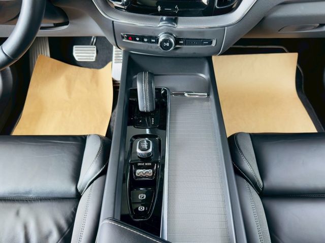 B5 R版 配備~I-KEY/摸門/360環景/雙電動座椅/ACC/車道偏離/CARPLAY/全景天窗/盲點(北安店)  第11張相片