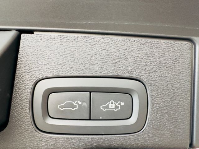 B5 R版 配備~I-KEY/摸門/360環景/雙電動座椅/ACC/車道偏離/CARPLAY/全景天窗/盲點(北安店)  第16張相片