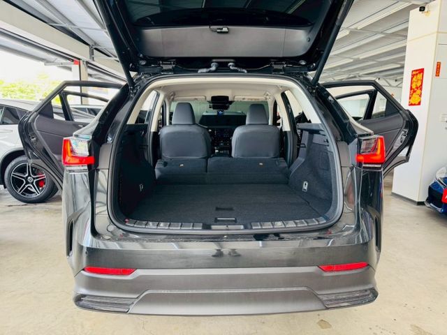豪華版 配備~I-KEY/摸門/360環景/電動尾門/CARPLAY/車道偏離/電熱椅/ACC/盲點/換檔撥片(海佃店)  第17張相片