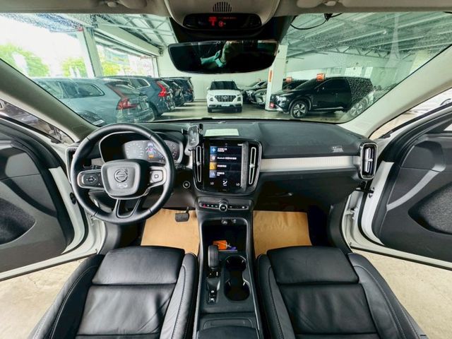 T3 Momentum 配備~I-KEY/摸門/360環景/雙電動座椅/電動尾門/車道偏離/CARPLAY (北安店)  第8張相片