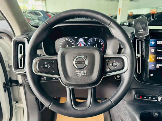 T3 Momentum 配備~I-KEY/摸門/360環景/雙電動座椅/電動尾門/車道偏離/CARPLAY (北安店)  第9張相片