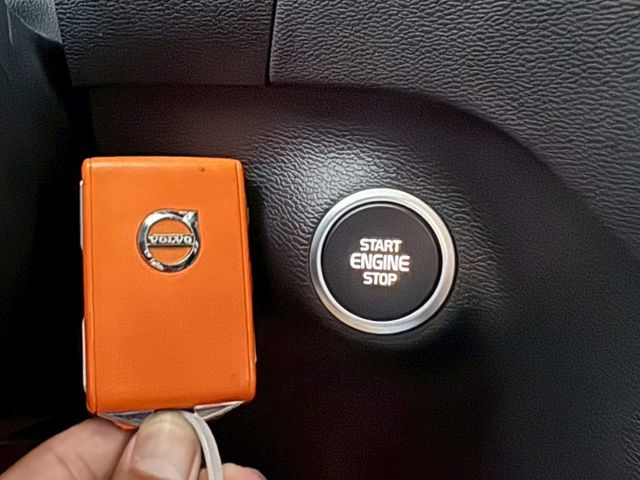 T3 Momentum 配備~I-KEY/摸門/360環景/雙電動座椅/電動尾門/車道偏離/CARPLAY (北安店)  第13張相片