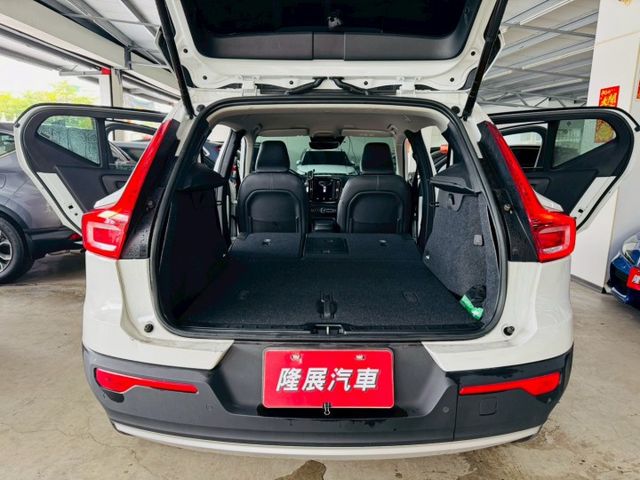 T3 Momentum 配備~I-KEY/摸門/360環景/雙電動座椅/電動尾門/車道偏離/CARPLAY (北安店)  第17張相片
