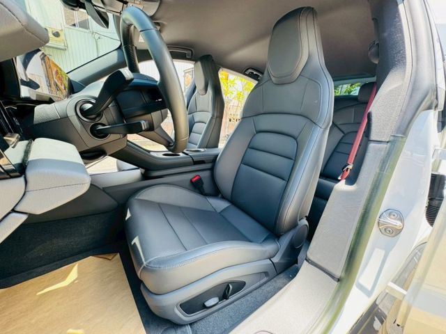 電車 配備~I-KEY/摸門/雙電動座椅/跑車計時套件/電動尾門/CARPLAY/車道偏離/單記憶座椅 (北安店)  第4張相片