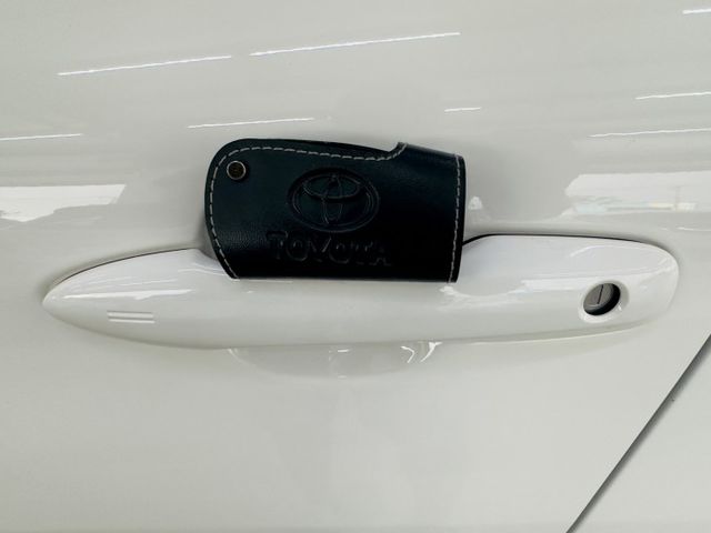 原鈑件 僅跑6千多 豪華版 配備~I-KEY/摸門/CARPLAY/車道偏離/ACC/自動遠光燈/胎壓/電折 (北安店)  第13張相片