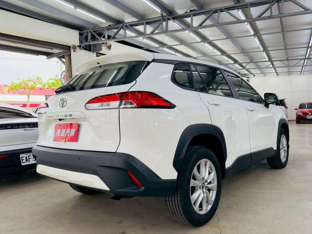 原鈑件 僅跑6千多 豪華版 配備~I-KEY/摸門/CARPLAY/車道偏離/ACC/自動遠光燈/胎壓/電折 (北安店)  第18張相片