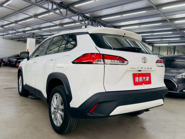 原鈑件 僅跑6千多 豪華版 配備~I-KEY/摸門/CARPLAY/車道偏離/ACC/自動遠光燈/胎壓/電折 (北安店)  第20張相片