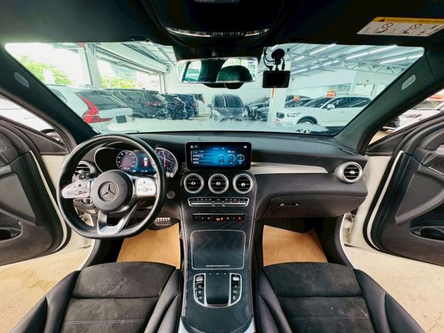 AMG 配備~I-KEY/摸門/360環景/盲點/電尾門/ACC/車道偏離/CARPLAY/柏林之音/換檔撥片(北安店)  第8張相片