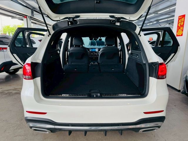 AMG 配備~I-KEY/摸門/360環景/盲點/電尾門/ACC/車道偏離/CARPLAY/柏林之音/換檔撥片(北安店)  第17張相片