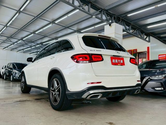 AMG 配備~I-KEY/摸門/360環景/盲點/電尾門/ACC/車道偏離/CARPLAY/柏林之音/換檔撥片(北安店)  第20張相片
