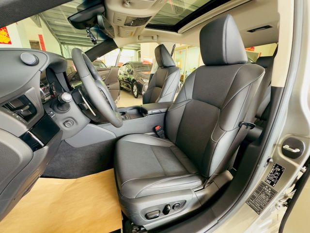 豪華版配備~I-KEY/摸門/盲點/雙電動座椅/ACC/車道偏離/CARPLAY/加熱椅/換檔撥片/自動遠光燈(北安店)  第4張相片
