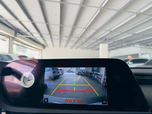 豪華版配備~I-KEY/摸門/盲點/雙電動座椅/ACC/車道偏離/CARPLAY/加熱椅/換檔撥片/自動遠光燈(北安店)  第10張相片