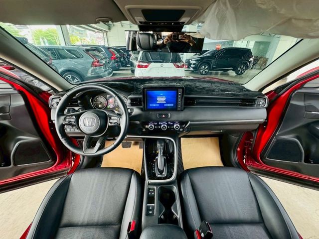P版 配備~I-KEY/摸門/車道偏離/ACC/怠速/CARPLAY/電動尾門/換檔撥片/無線充電板/恆溫 (北安店)  第8張相片