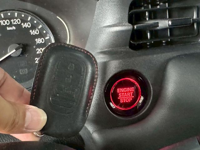 P版 配備~I-KEY/摸門/車道偏離/ACC/怠速/CARPLAY/電動尾門/換檔撥片/無線充電板/恆溫 (北安店)  第12張相片