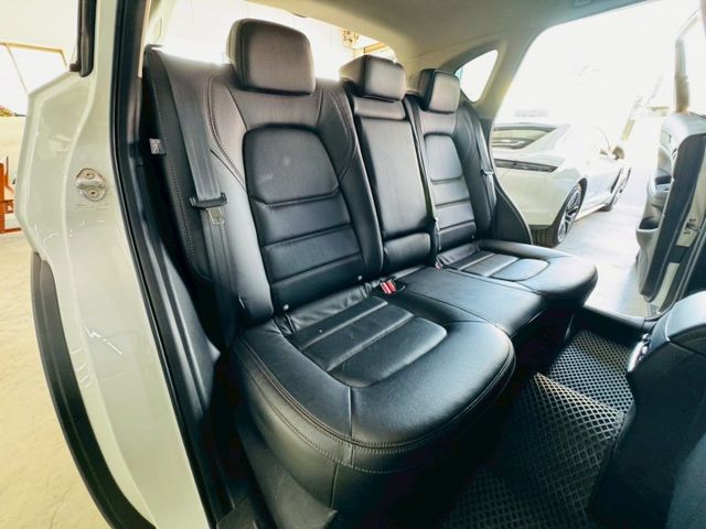 23年式Premium SE配備~I-KEY/摸門/360環景/ACC/雙冷熱通風椅/單記憶椅/CARPLAY(北安店)  第7張相片