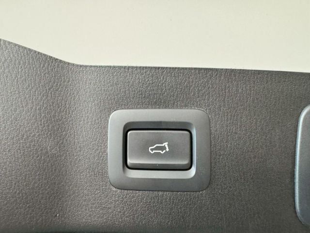 23年式Premium SE配備~I-KEY/摸門/360環景/ACC/雙冷熱通風椅/單記憶椅/CARPLAY(北安店)  第16張相片