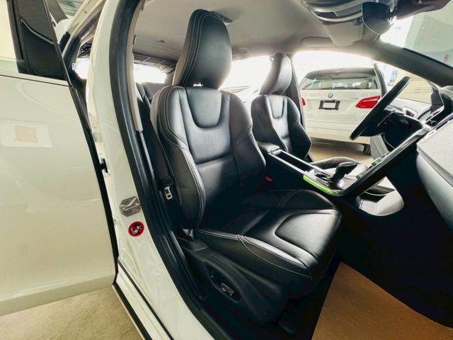 柴油 配備~雙電動座椅/單記憶椅/盲點/換檔撥片/怠速/CARPLAY/定速/倒車顯影 原鈑件 (北安店)  第6張相片