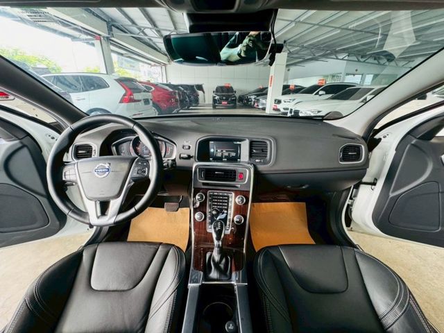 柴油 配備~雙電動座椅/單記憶椅/盲點/換檔撥片/怠速/CARPLAY/定速/倒車顯影 原鈑件 (北安店)  第8張相片