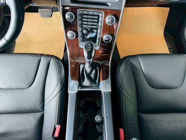 柴油 配備~雙電動座椅/單記憶椅/盲點/換檔撥片/怠速/CARPLAY/定速/倒車顯影 原鈑件 (北安店)  第12張相片