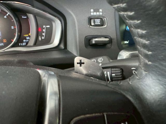 柴油 配備~雙電動座椅/單記憶椅/盲點/換檔撥片/怠速/CARPLAY/定速/倒車顯影 原鈑件 (北安店)  第16張相片