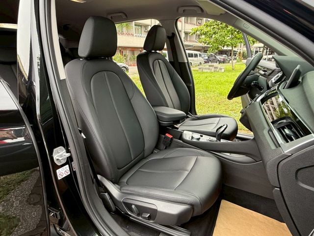 領航版 配備~I-KEY/盲點/抬頭顯示器/電尾門/雙電動座椅/CARPLAY/倒車顯影/摸門/LED頭燈 (北安店)  第6張相片