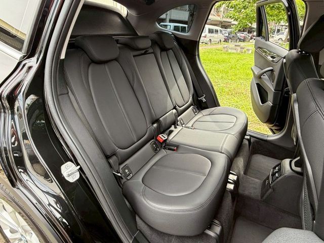 領航版 配備~I-KEY/盲點/抬頭顯示器/電尾門/雙電動座椅/CARPLAY/倒車顯影/摸門/LED頭燈 (北安店)  第7張相片