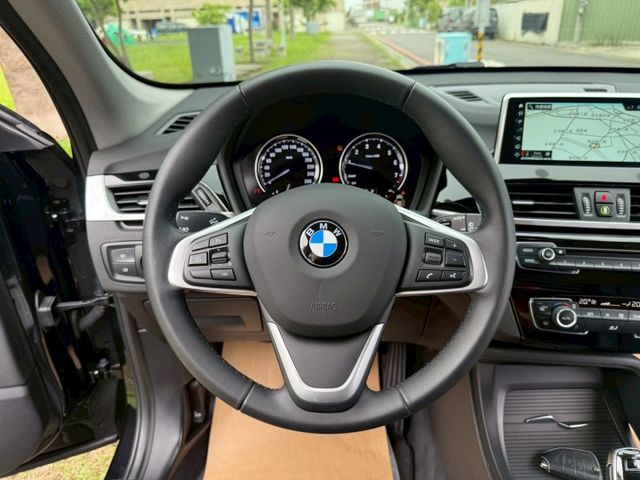 領航版 配備~I-KEY/盲點/抬頭顯示器/電尾門/雙電動座椅/CARPLAY/倒車顯影/摸門/LED頭燈 (北安店)  第9張相片