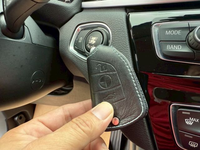 領航版 配備~I-KEY/盲點/抬頭顯示器/電尾門/雙電動座椅/CARPLAY/倒車顯影/摸門/LED頭燈 (北安店)  第12張相片