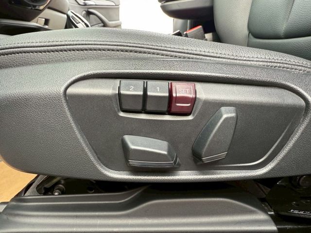 領航版 配備~I-KEY/盲點/抬頭顯示器/電尾門/雙電動座椅/CARPLAY/倒車顯影/摸門/LED頭燈 (北安店)  第13張相片