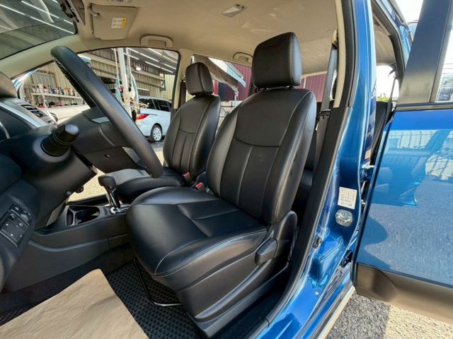 行家皮椅版 全車原版件 原廠保養 跑5萬多公里 認證車 可全貸 (北安店)  第4張相片