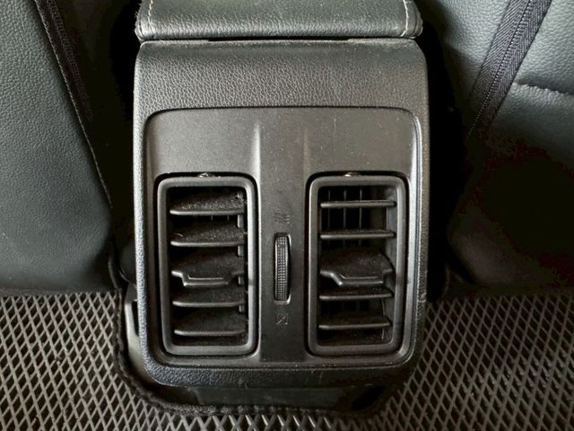 VTI-S 原廠保養 配備~定速/換檔撥片/導航/電動後視鏡/循跡防滑/胎壓偵測 (海佃店)  第14張相片