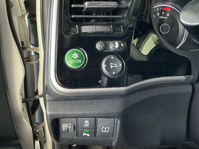 VTI-S 原廠保養 配備~定速/換檔撥片/導航/電動後視鏡/循跡防滑/胎壓偵測 (海佃店)  第15張相片