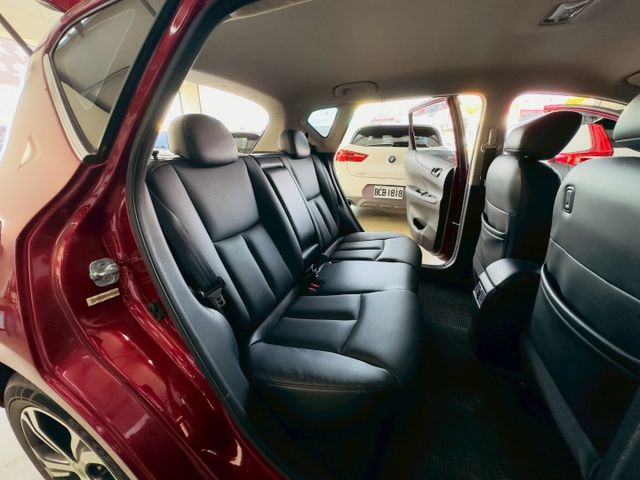 豪華版 原版件 配備~倒車顯影/衛星導航/數位電視/藍芽/方向盤音響控制 (海佃店)  第7張相片