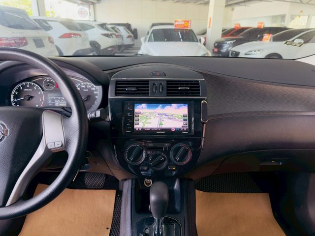 豪華版 原版件 配備~倒車顯影/衛星導航/數位電視/藍芽/方向盤音響控制 (海佃店)  第10張相片