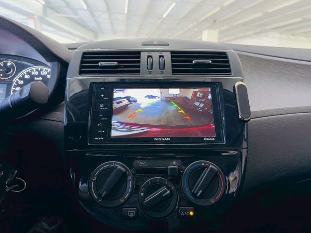 豪華版 原版件 配備~倒車顯影/衛星導航/數位電視/藍芽/方向盤音響控制 (海佃店)  第11張相片