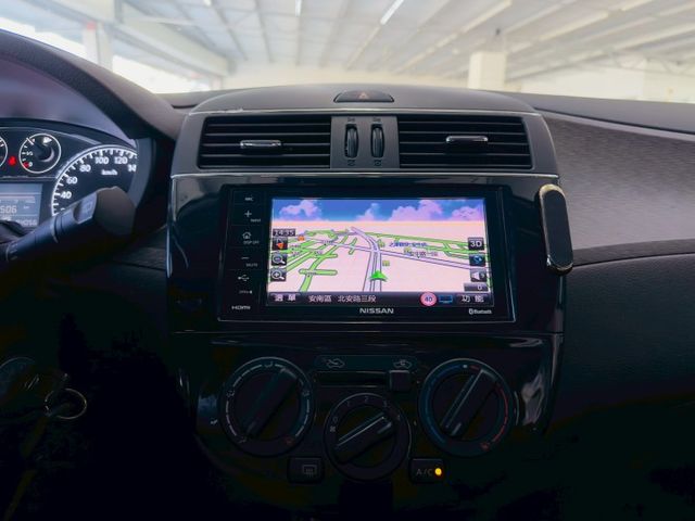 豪華版 原版件 配備~倒車顯影/衛星導航/數位電視/藍芽/方向盤音響控制 (海佃店)  第12張相片