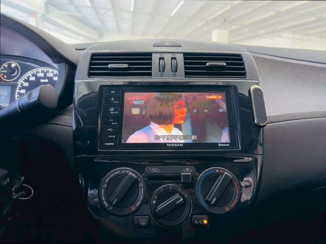 豪華版 原版件 配備~倒車顯影/衛星導航/數位電視/藍芽/方向盤音響控制 (海佃店)  第13張相片