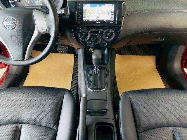 豪華版 原版件 配備~倒車顯影/衛星導航/數位電視/藍芽/方向盤音響控制 (海佃店)  第14張相片