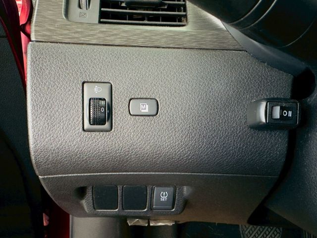 豪華版 原版件 配備~倒車顯影/衛星導航/數位電視/藍芽/方向盤音響控制 (海佃店)  第16張相片