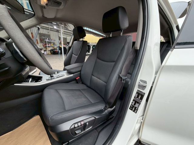 XDRIVE20i 原版件 配備~I-KEY/定速/單記憶椅/雙電動座椅/換檔撥片/倒車顯影/導航/電尾門 (北安店)  第4張相片