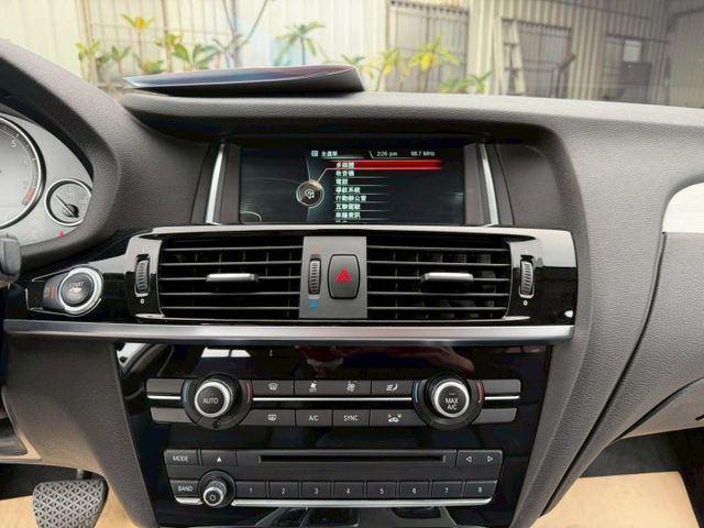 XDRIVE20i 原版件 配備~I-KEY/定速/單記憶椅/雙電動座椅/換檔撥片/倒車顯影/導航/電尾門 (北安店)  第10張相片