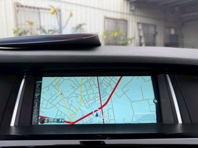 XDRIVE20i 原版件 配備~I-KEY/定速/單記憶椅/雙電動座椅/換檔撥片/倒車顯影/導航/電尾門 (北安店)  第12張相片