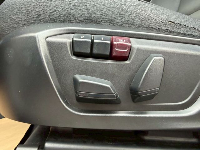 XDRIVE20i 原版件 配備~I-KEY/定速/單記憶椅/雙電動座椅/換檔撥片/倒車顯影/導航/電尾門 (北安店)  第14張相片