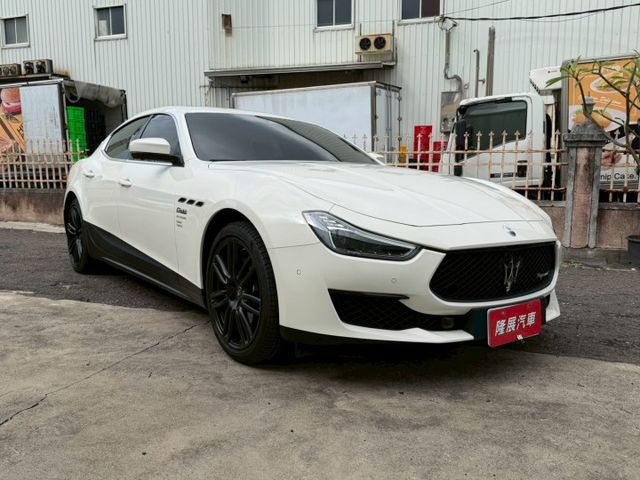 ★Maserati x 藤原浩★ 全球限量175台 原版件 原廠保養 配備~天窗/環景/車道維持/HK音響/電尾門  第3張相片